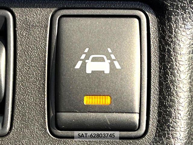 Nissan NOTE 2014-01 6613883-5