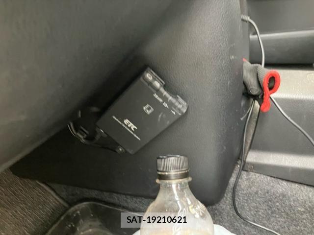 Nissan NOTE 2011-02 6673030-11
