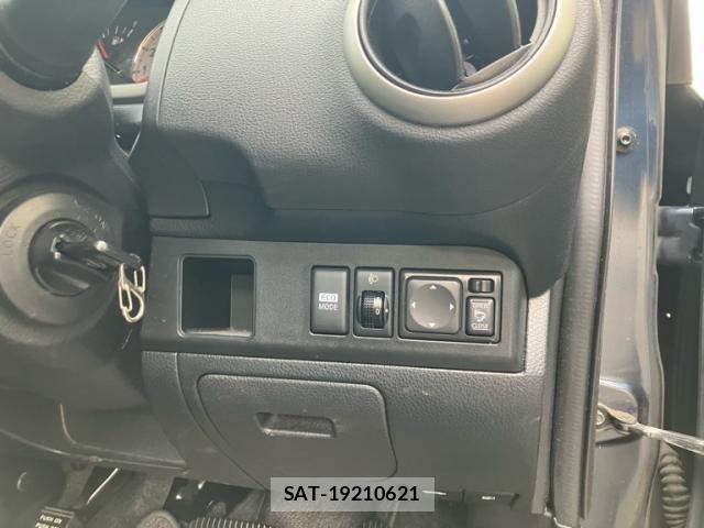 Nissan NOTE 2011-02 6673030-18
