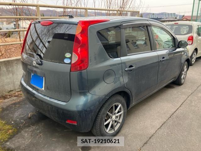 Nissan NOTE 2011-02 6673030-5