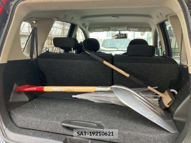 Nissan NOTE 2011-02 6673030-8