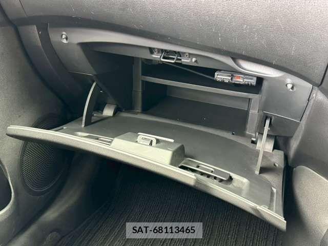 Nissan NOTE 2013-07 6677327-11