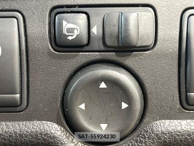 Nissan NOTE 2015-02 6677324-4