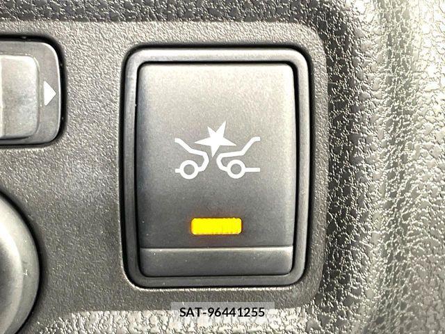 Nissan NOTE 2014-08 6677323-4