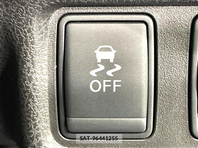 Nissan NOTE 2014-08 6677323-7