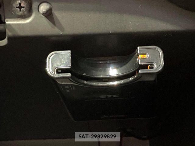 Nissan NOTE 2017-11 6716965-6