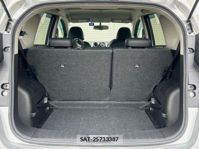 Nissan NOTE 2013-02 6716975-9