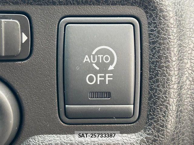 Nissan NOTE 2013-02 6716975-6