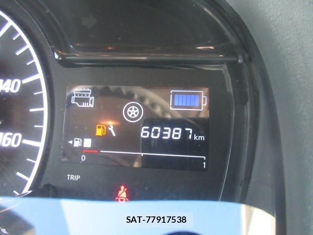 Nissan NOTE 2017-05 6752740-25