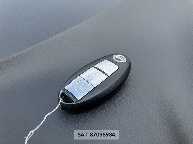 Nissan NOTE 2019-05 6752732-27