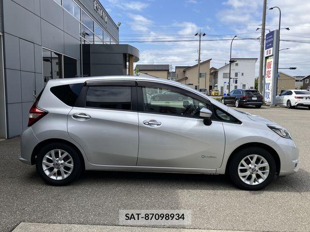 Nissan NOTE 2019-05 6752732-4