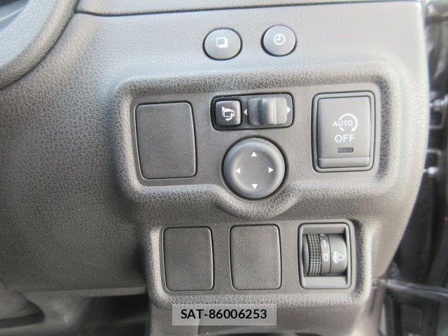 Nissan NOTE 2013-07 6752751-13
