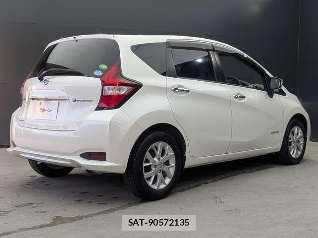 Nissan NOTE 2017-02 6752725-1