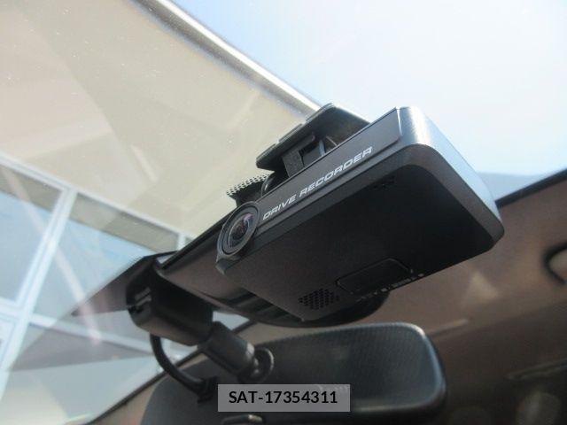 Nissan NOTE 2017-05 6752739-16