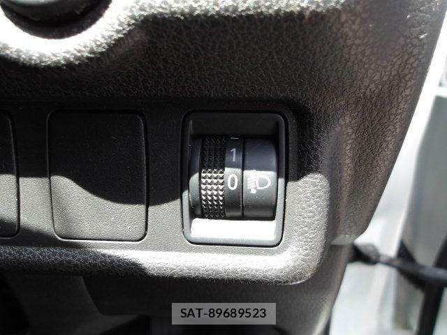 Nissan NOTE 2013-04 6752752-17