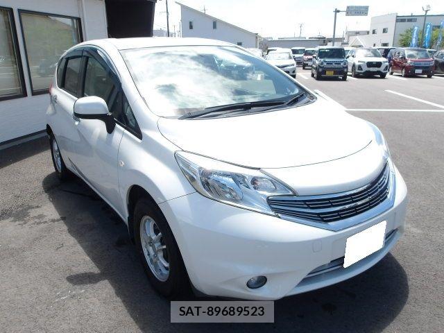 Nissan NOTE 2013-04 6752752-3