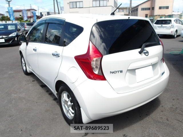 Nissan NOTE 2013-04 6752752-4