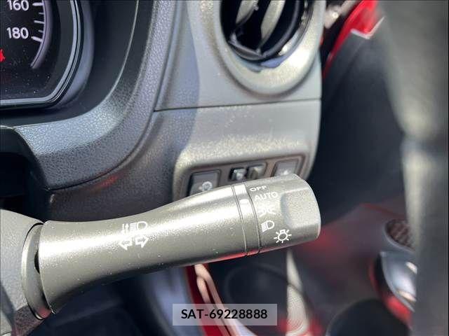 Nissan NOTE 2017-05 6816343-25