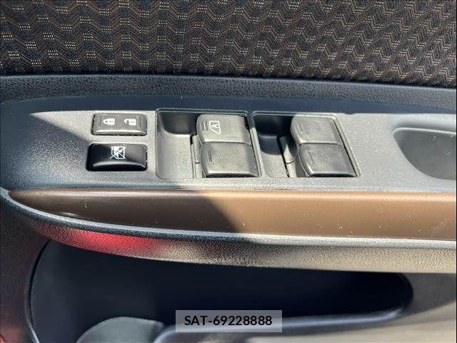 Nissan NOTE 2017-05 6816343-29