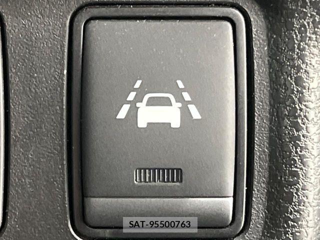 Nissan NOTE 2017-08 6816326-6