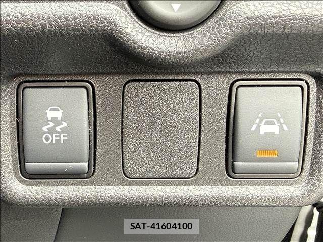 Nissan NOTE 2018-01 6910600-16