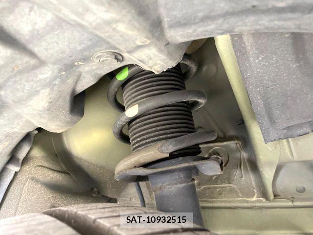 Nissan NOTE 2018-07 6910585-19