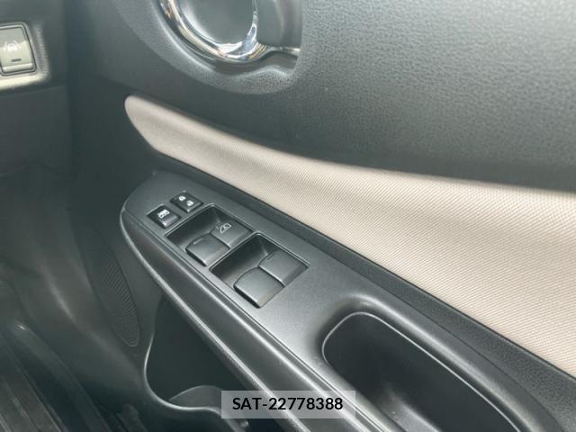 Nissan NOTE 2018-03 6910637-15