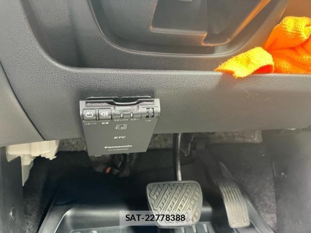 Nissan NOTE 2018-03 6910637-22