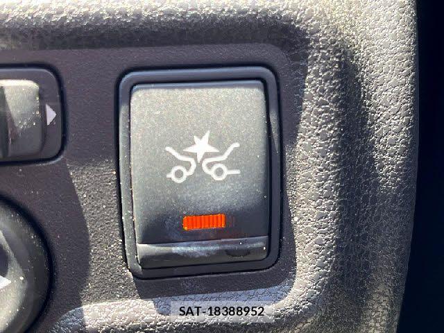Nissan NOTE 2015-02 6910620-11