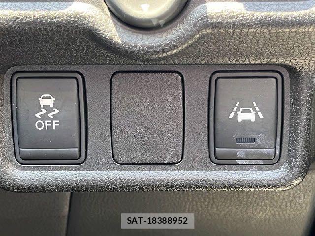 Nissan NOTE 2015-02 6910620-17