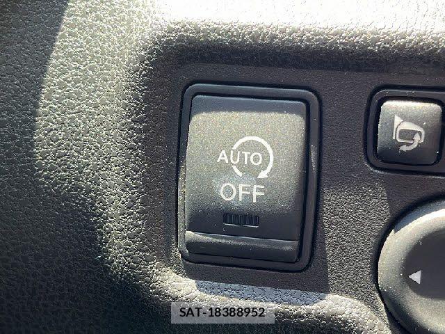 Nissan NOTE 2015-02 6910620-5