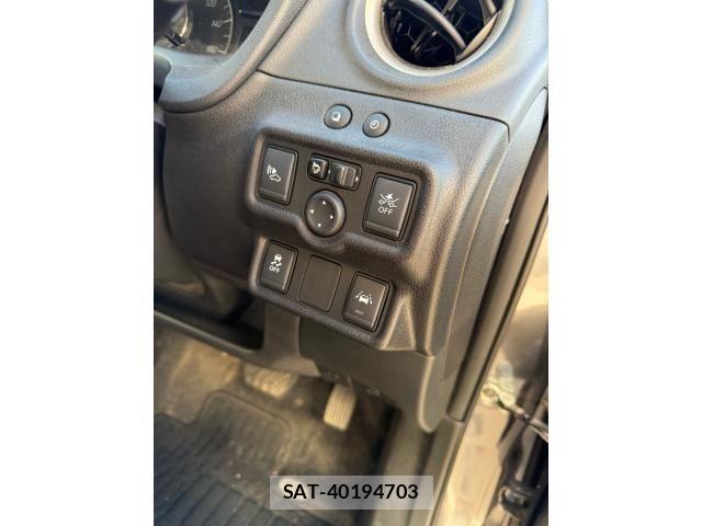 Nissan NOTE 2018-03 6910633-10