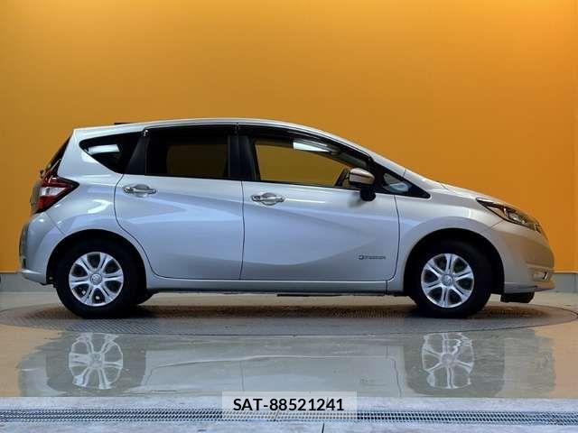Nissan NOTE 2018-01 6910575-9
