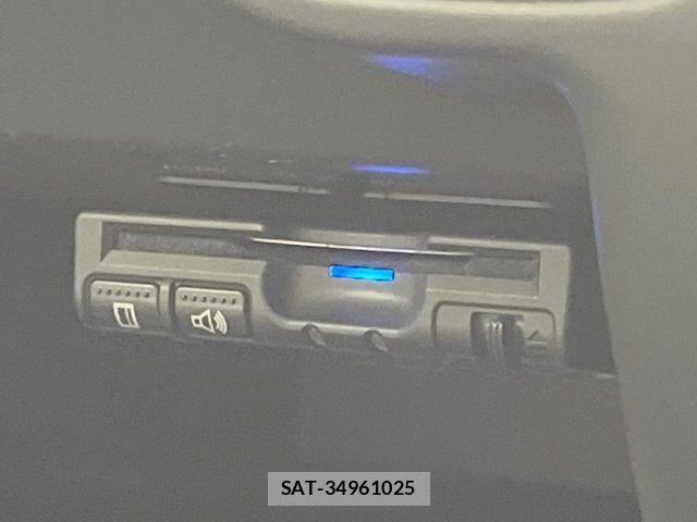 Nissan NOTE 2017-07 6910623-5