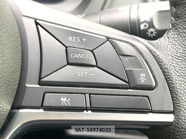 Nissan NOTE 2018-10 6910570-5