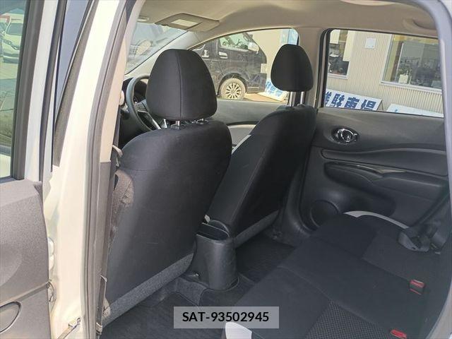 Nissan NOTE 2017-04 6910628-9