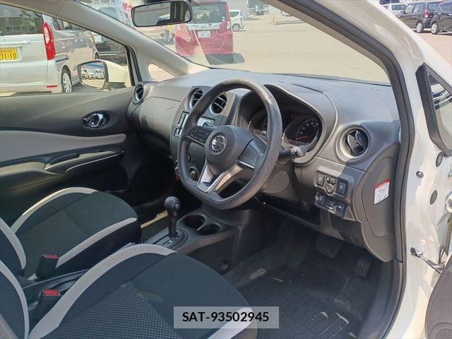 Nissan NOTE 2017-04 6910628-16