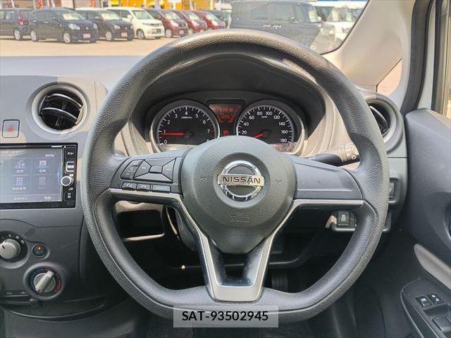 Nissan NOTE 2017-04 6910628-1