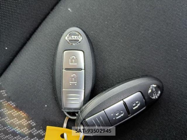 Nissan NOTE 2017-04 6910628-28