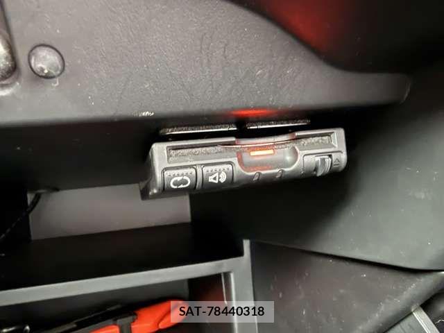 Nissan NOTE 2013-06 6910639-11
