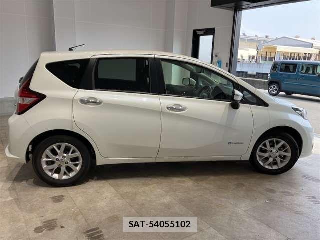 Nissan NOTE 2017-07 6910579-6