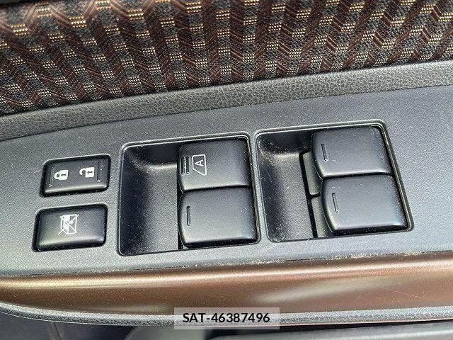 Nissan NOTE 2019-04 6910558-17