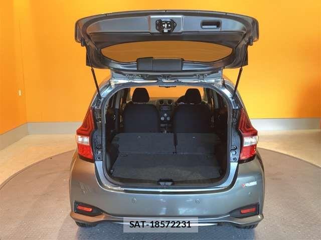 Nissan NOTE 2017-08 6910608-14