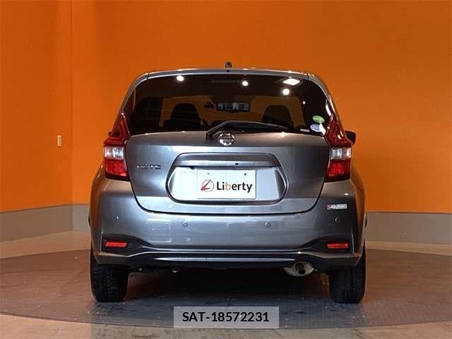 Nissan NOTE 2017-08 6910608-8