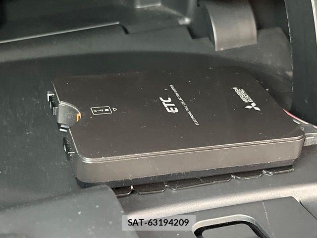 Nissan NOTE 2018-07 6910599-6