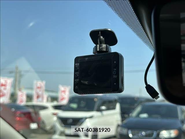 Nissan NOTE 2017-01 6910588-10