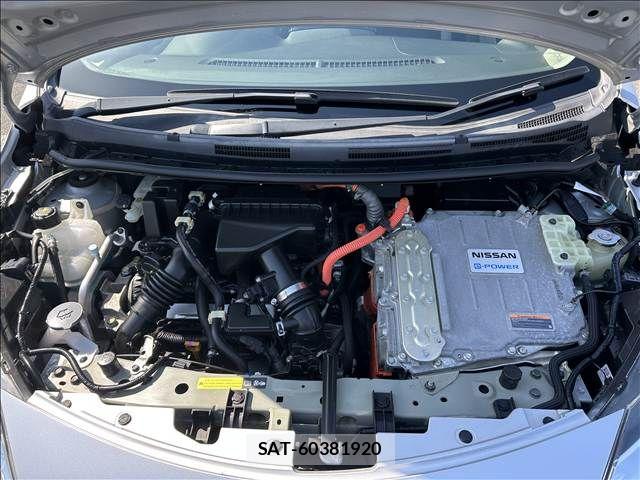 Nissan NOTE 2017-01 6910588-15