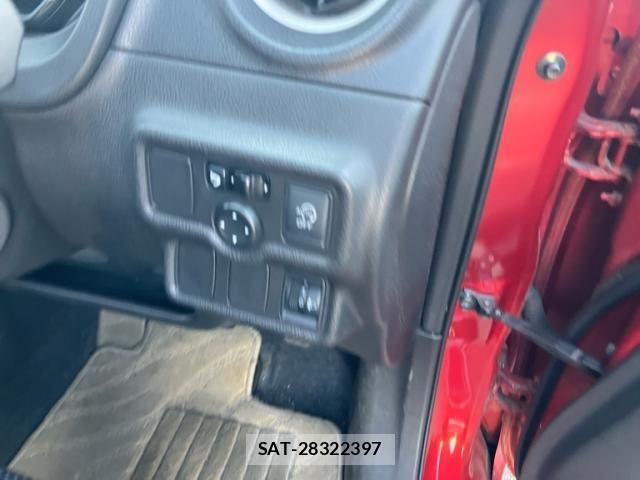 Nissan NOTE 2013-06 6996625-12