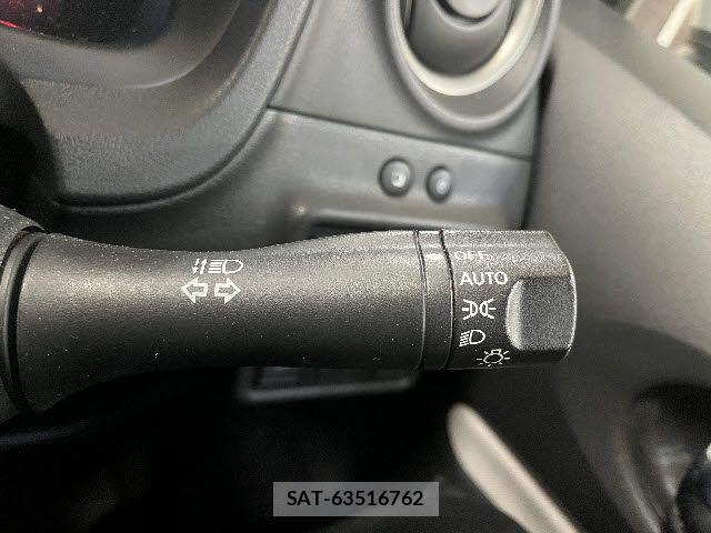 Nissan NOTE 2017-04 6996616-16