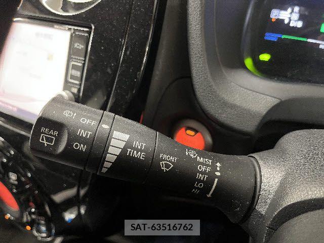 Nissan NOTE 2017-04 6996616-17